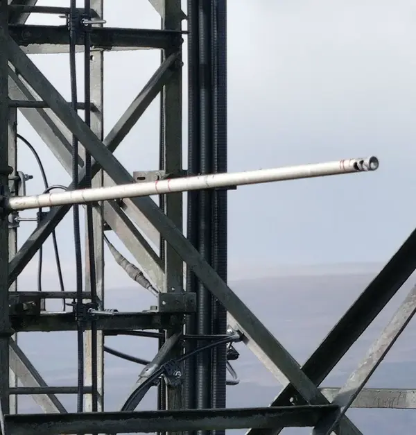 Mast boom damage visual defect analysis.